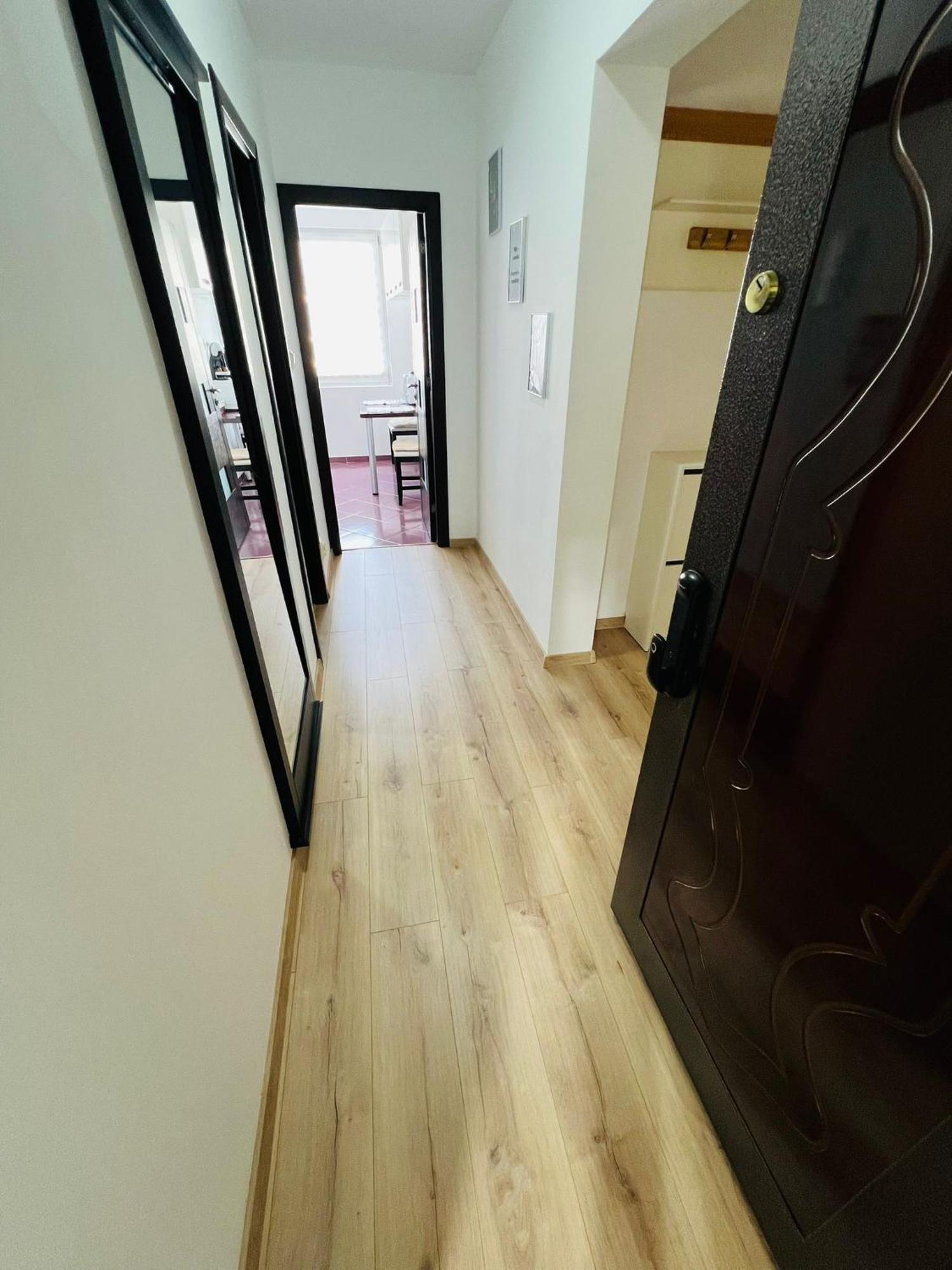 Apartament Naty Apartment บูคาเรสต์ ภายนอก รูปภาพ
